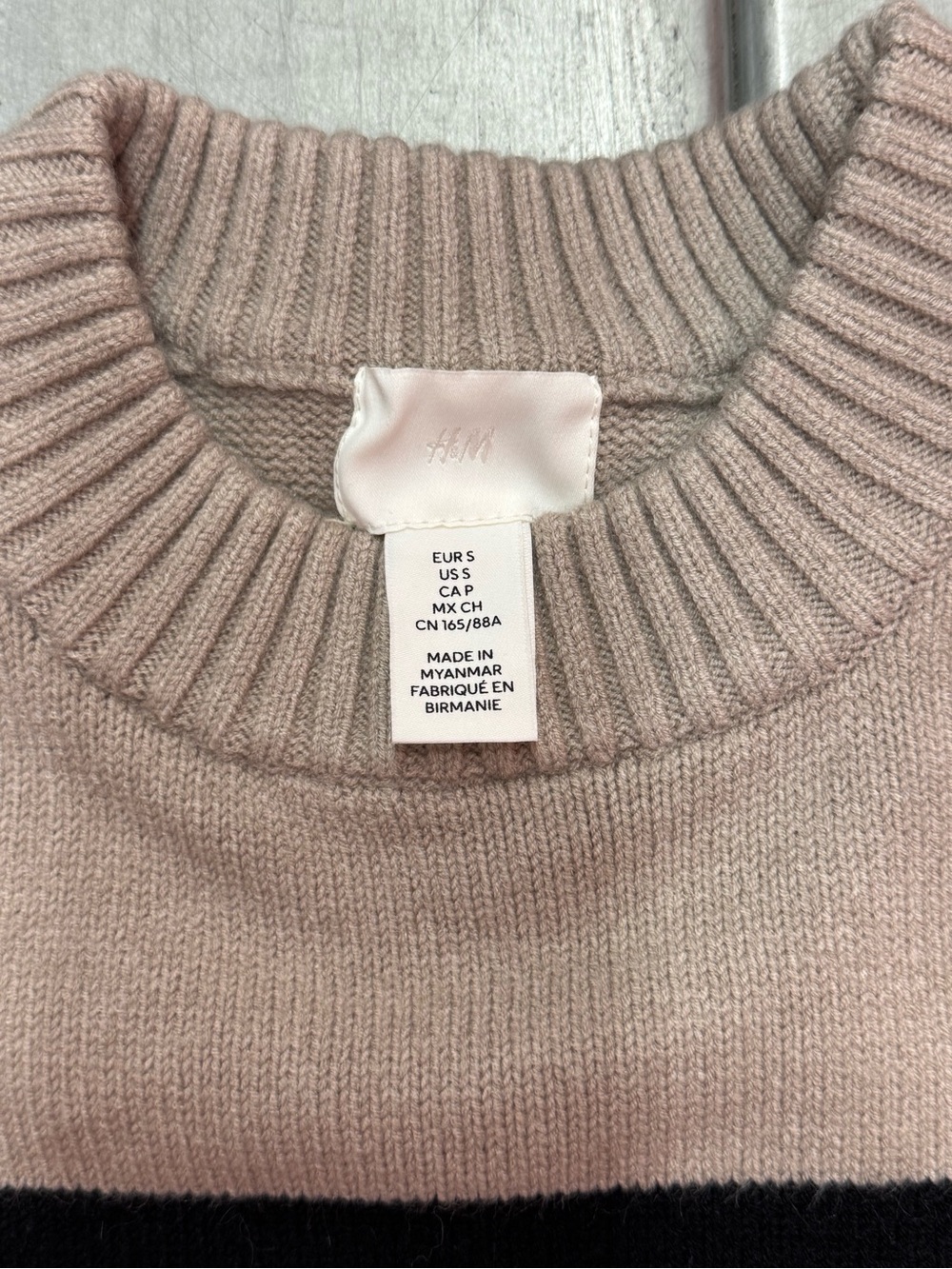 H&M Ribbed Crewneck Sweater in Light Pink with Black Accent